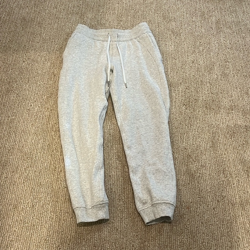Lululemon heather grey mid rise scuba sweatpants